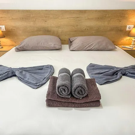 801 Vibes Apartman *