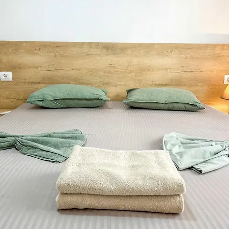 Apartment 801 Vibes